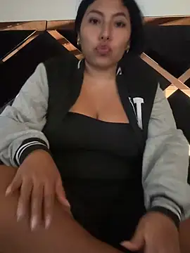 emmyjhonson07 online show from January 15, 2026, 1:25 pm