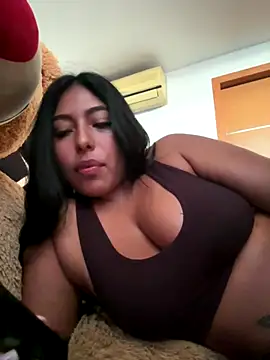 emmyjhonson07 online show from November 24, 2025, 2:17 pm