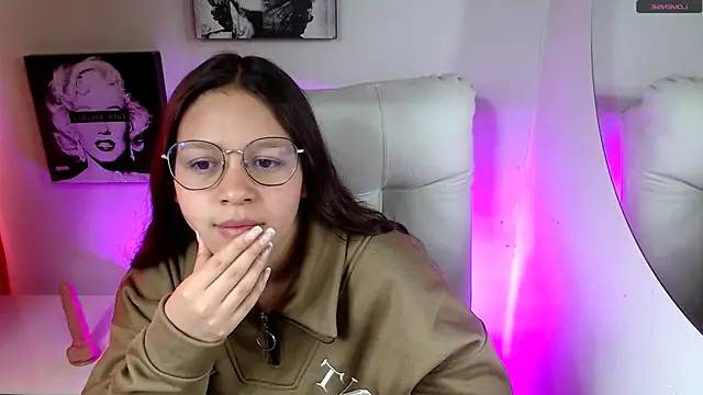 Snapshot of SamanthaRoldaan chatting on February 17, 2026, 3:09 pm SamanthaRoldaan online show from February 17, 2026, 3:09 pm