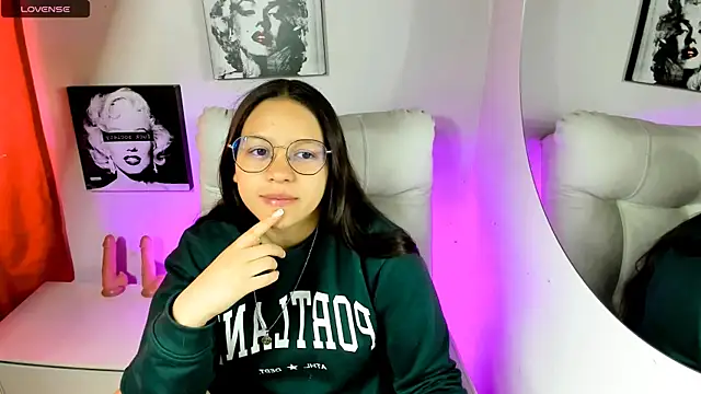 SamanthaRoldaan online show from April 7, 2026, 3:03 pm