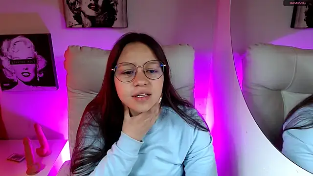 Snapshot of SamanthaRoldaan chatting on February 8, 2026, 1:53 pm SamanthaRoldaan online show from February 8, 2026, 1:53 pm