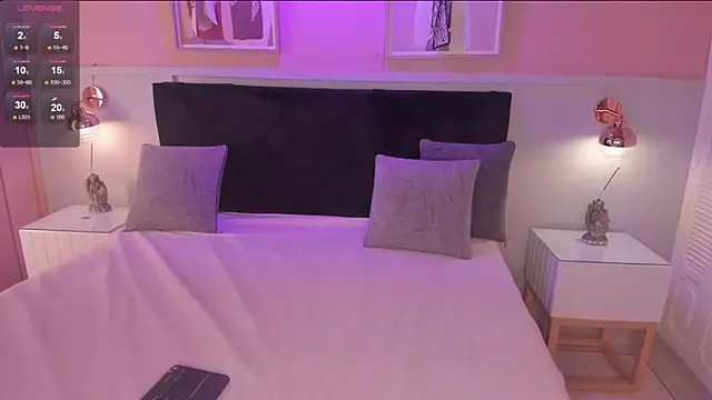 chloe watson  online show from April 11, 2026, 8:01 pm