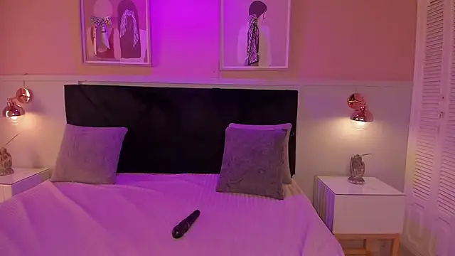 chloe watson  online show from March 17, 2026, 7:28 pm