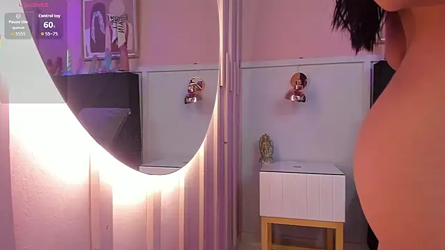 chloe watson  online show from November 9, 2025, 8:02 pm