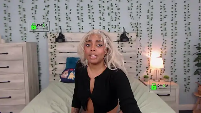 RobynKnight online show from February 6, 2026, 5:03 am