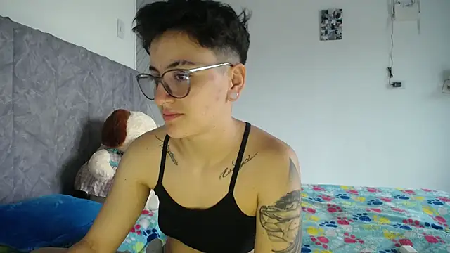 Snapshot of linda_33 chatting on March 20, 2026, 6:42 pm linda 33 online show from March 20, 2026, 6:42 pm