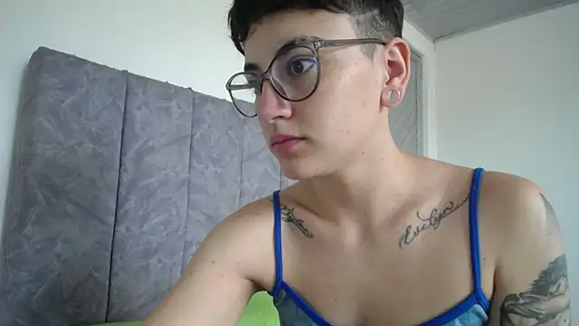 Snapshot of linda_33 chatting on March 14, 2026, 12:33 pm linda 33 online show from March 14, 2026, 12:33 pm