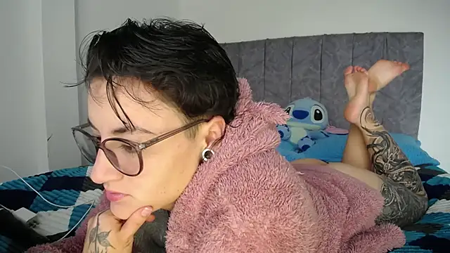 Snapshot of linda_33 chatting on February 5, 2026, 8:37 pm linda 33 online show from February 5, 2026, 8:37 pm