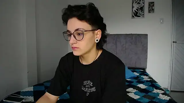 Snapshot of linda_33 chatting on February 4, 2026, 3:29 pm linda 33 online show from February 4, 2026, 3:29 pm