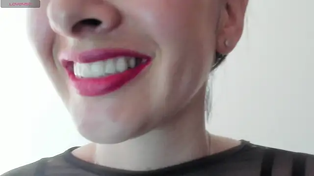 queen fetish online show from November 24, 2025, 1:44 pm