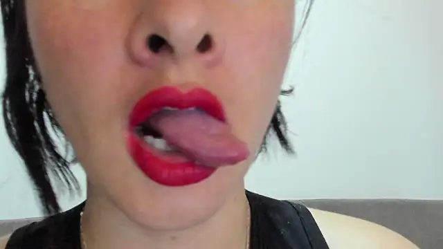 Snapshot of queen_fetish chatting on February 4, 2025, 10:54 am queen fetish online show from February 4, 2025, 10:54 am