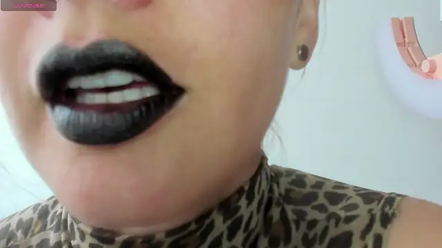 queen fetish online show from April 9, 2026, 2:45 pm