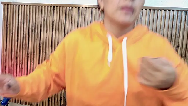 evelynjohnsoon online show from December 19, 2025, 1:02 pm