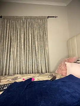 Bustygoddess32 online show from November 13, 2025, 12:47 am