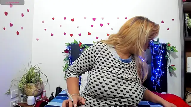 hazel 34 online show from October 23, 2025, 8:24 am