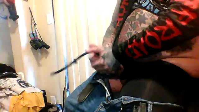 fukurbutt online show from April 15, 2026, 7:58 pm