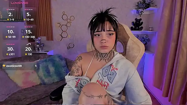Snapshot of mia_catt05 chatting on May 10, 2026, 4:38 am mia catt05 online show from May 10, 2026, 4:38 am