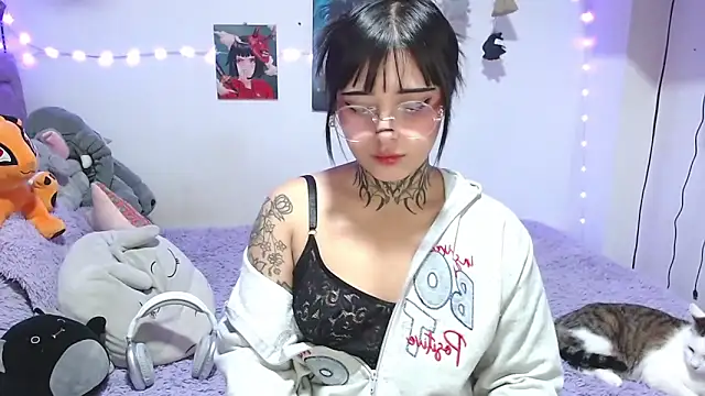 Snapshot of mia_catt05 chatting on June 5, 2026, 5:23 am mia catt05 online show from June 5, 2026, 5:23 am