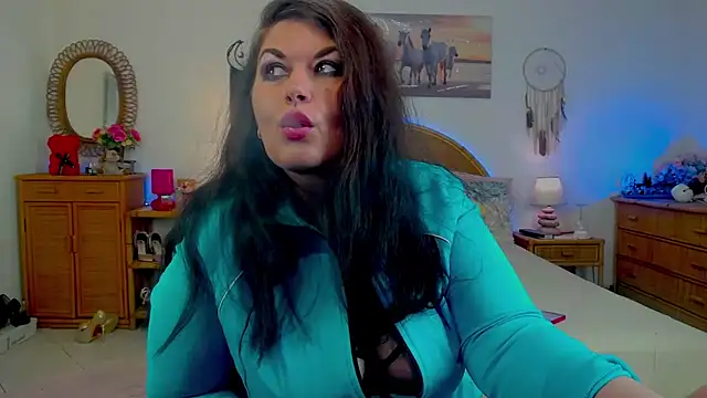 EllenGrace online show from May 28, 2026, 8:33 am