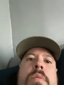 Snapshot of husband4555 chatting on March 17, 2026, 4:43 pm husband4555 online show from March 17, 2026, 4:43 pm