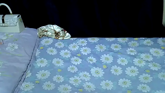 pretty leila2 online show from October 19, 2025, 1:47 pm