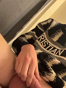 CreamyAustin online show from November 27, 2025, 11:38 pm