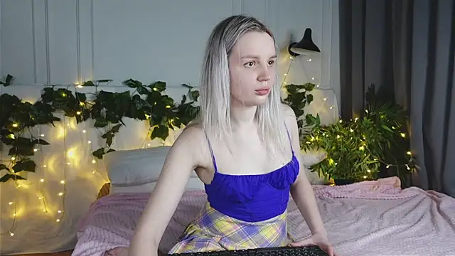 Snapshot of Beatrica_Klein chatting on March 15, 2025, 3:48 pm Beatrica Klein online show from March 15, 2025, 3:48 pm