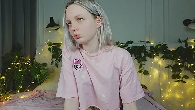Snapshot of Beatrica_Klein chatting on March 21, 2025, 3:35 pm Beatrica Klein online show from March 21, 2025, 3:35 pm