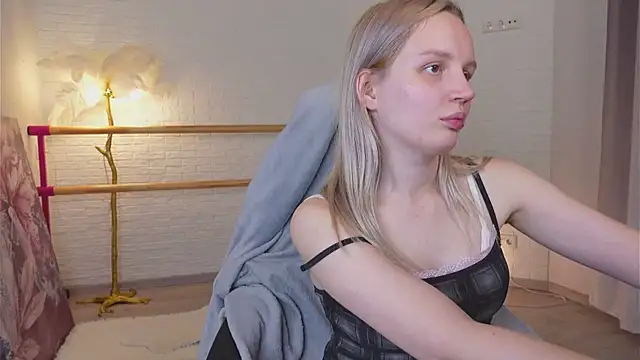 Snapshot of Beatrica_Klein chatting on September 26, 2025, 3:08 pm Beatrica Klein online show from September 26, 2025, 3:08 pm