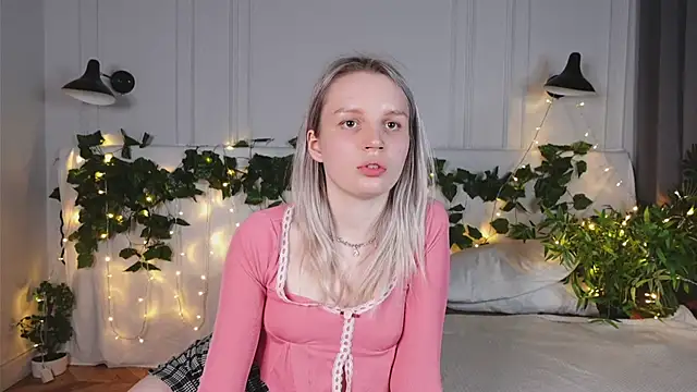 Snapshot of Beatrica_Klein chatting on March 17, 2025, 3:40 pm Beatrica Klein online show from March 17, 2025, 3:40 pm