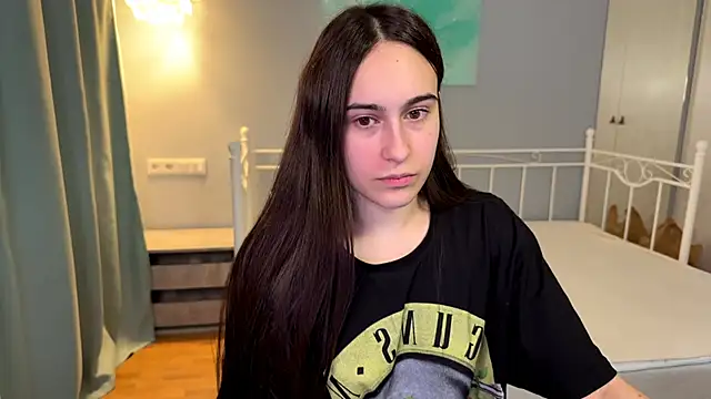 AliceKolltt online show from June 13, 2026, 11:02 pm