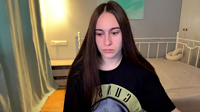 AliceKolltt online show from June 25, 2026, 12:43 pm