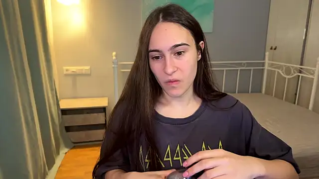 AliceKolltt online show from July 18, 2026, 6:00 am