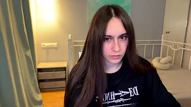 AliceKolltt online show from July 6, 2026, 9:06 pm