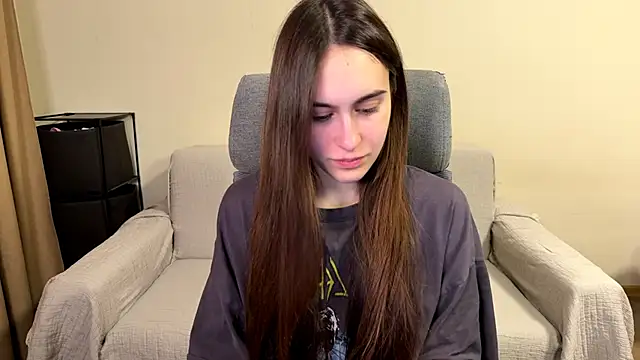 AliceKolltt online show from April 6, 2026, 8:32 pm