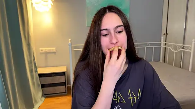 AliceKolltt online show from July 20, 2026, 7:49 am