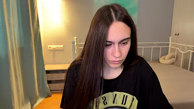 AliceKolltt online show from June 26, 2026, 1:28 pm