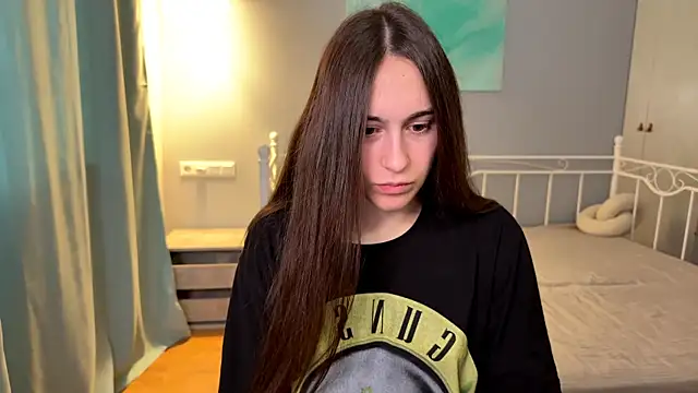 AliceKolltt online show from June 24, 2026, 1:43 pm