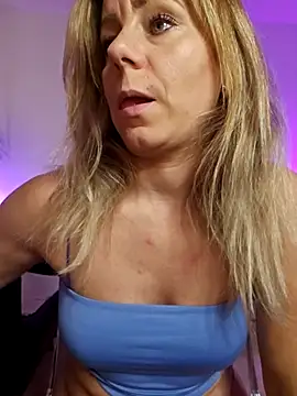 Snapshot of angela_88 chatting on November 28, 2025, 1:44 pm angela 88 online show from November 28, 2025, 1:44 pm