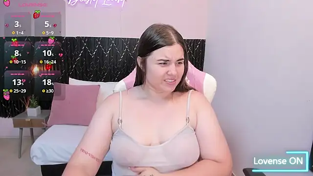 Snapshot of Aabby_lee chatting on December 14, 2025, 8:14 pm Aabby lee online show from December 14, 2025, 8:14 pm