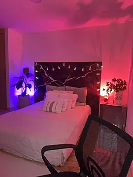 EmaSaenz online show from February 12, 2026, 10:53 pm