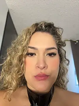 Sara smiiith211 online show from July 12, 2026, 8:09 pm