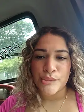 Sara smiiith211 online show from April 4, 2026, 4:35 pm