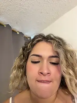 Sara smiiith211 online show from June 28, 2026, 9:21 pm