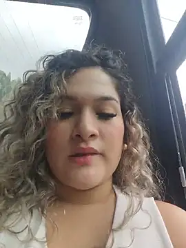 Sara smiiith211 online show from June 7, 2026, 6:35 pm
