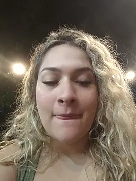 Sara smiiith211 online show from July 17, 2026, 1:58 am