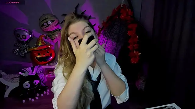 lily williamss online show from October 30, 2025, 12:42 am