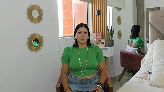 EmilyPeytonn online show from November 22, 2025, 1:10 pm