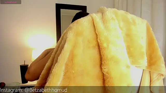 BetzabethHomud0 online show from November 11, 2025, 10:37 pm