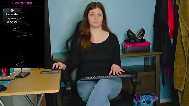 TreeJeanne online show from December 18, 2025, 2:43 pm